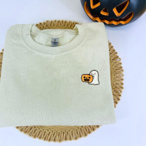 halloween sweatshirt 2 b26bade6 bd4f 44c1 837a 70e8ba7410fe.jpg