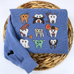 Halloween sweatshirt 1 5f48d048 1e29 49a4 a700 14f48a75b60f.jpg