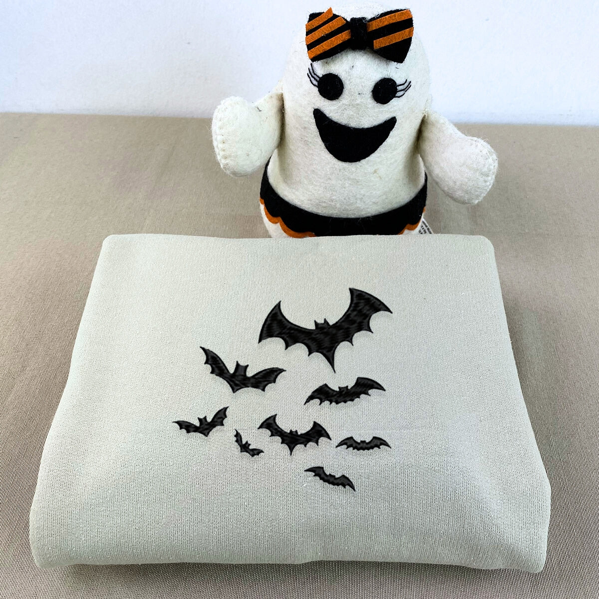 Bats Halloween Crewneck Sweatshirt, Embroidered Bats on Sleeve Hoodie for Men Women Bats Halloween Crewneck Sweatshirt, Embroidered Bats on Sleeve Hoodie for Men Women