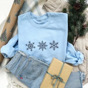 Embroidered Snowflakes Crewneck Sweatshirt 2 4 0287307b dc98 4261 96a6 274f140dac7c.jpg