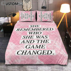She Remembered Who She Was And The Game Changed Quilt Bedding Set Prints – Best Friend Gift For Teens, Women, Girls, Bff